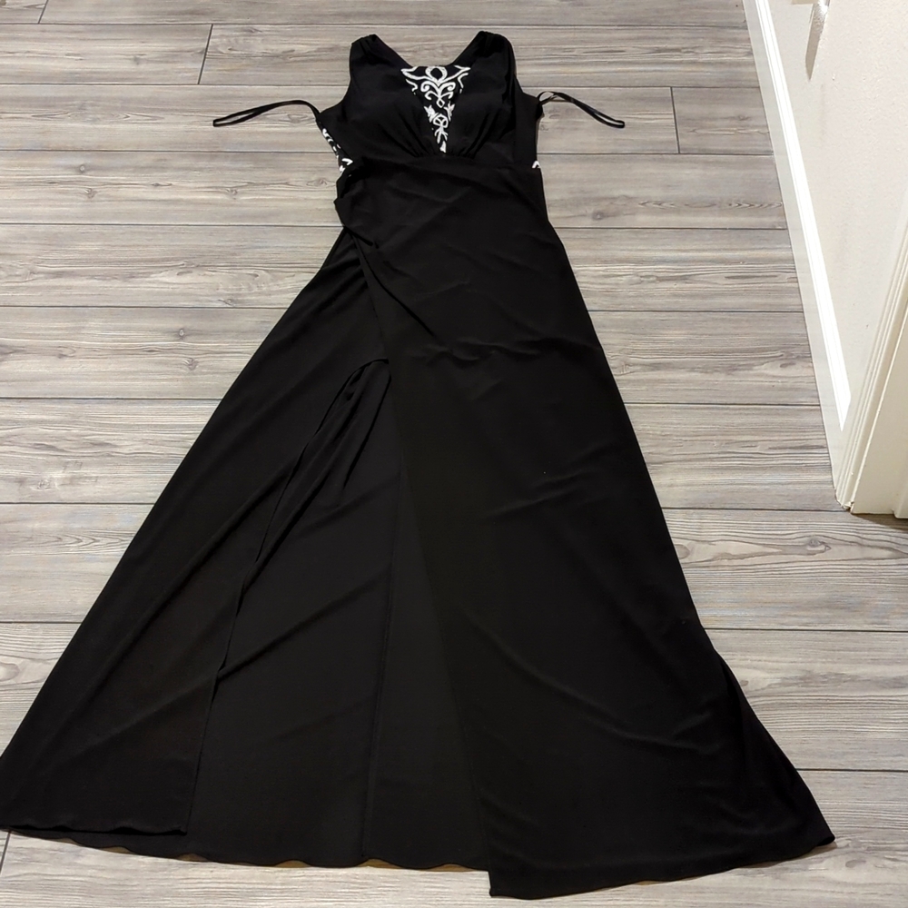 Black dress with white bodice, Size 4, Hailey by Adrianna Papell